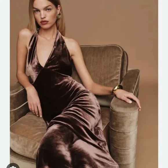 Elegant Velvet Gown in Rich Brown - Picture 2 of 3